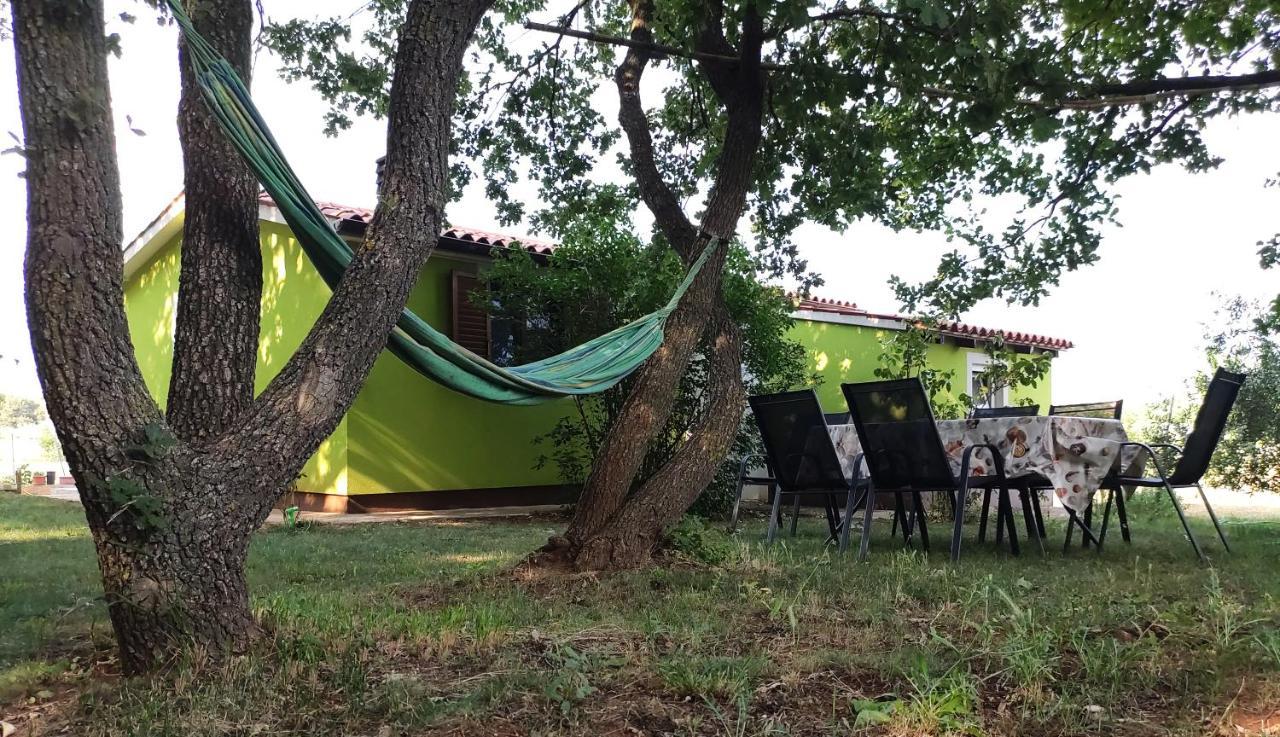 Kuca Za Odmor Tri Sunca Villa Pula Buitenkant foto